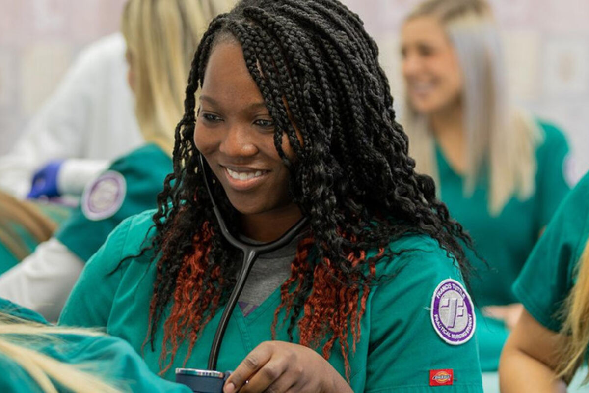 Career Path for Practicing Nurses (LPNs): From Nursing Assistant (CNA) to Licensed Practical Nurse