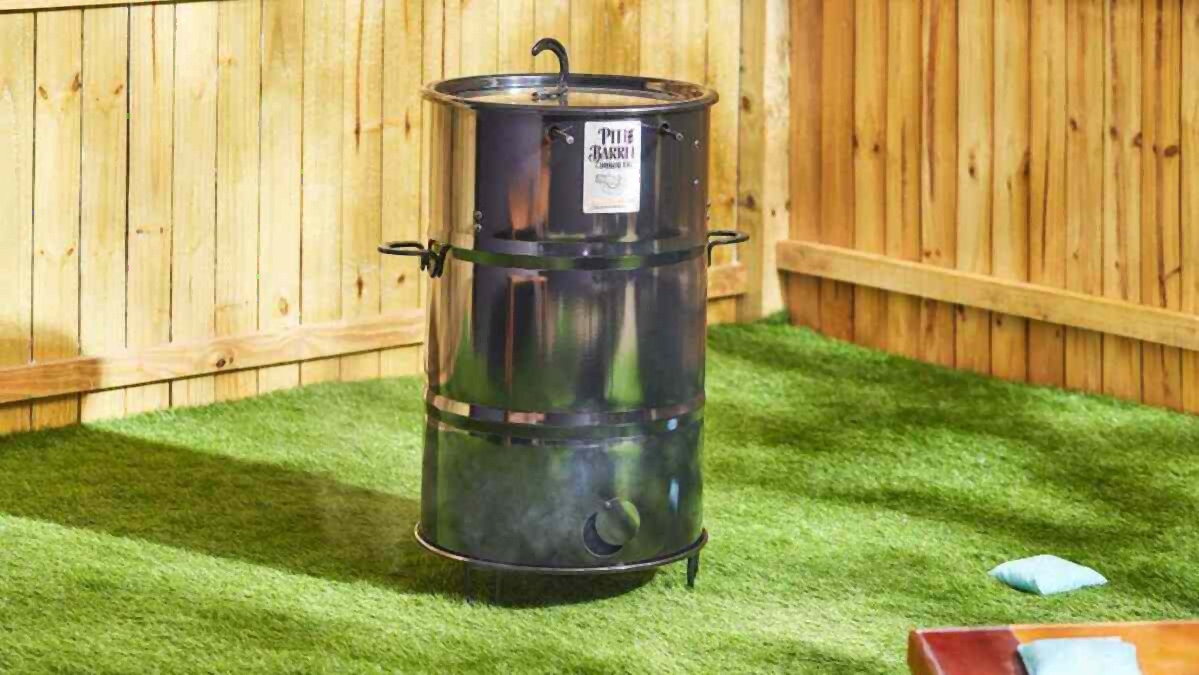 Sizzling Summer Fun: Hosting a Memorable Backyard Barbecue Party